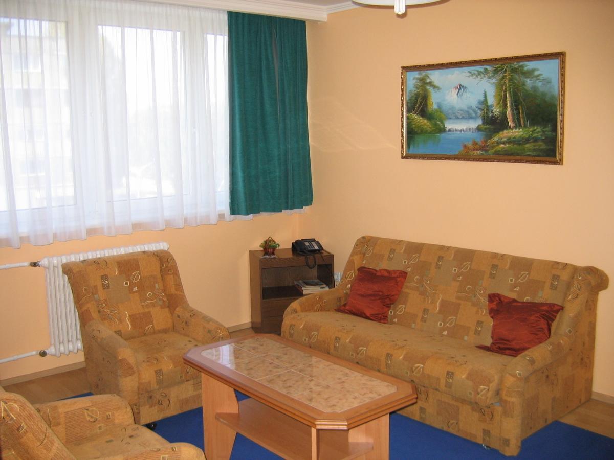 Hotel Ozd Phòng bức ảnh