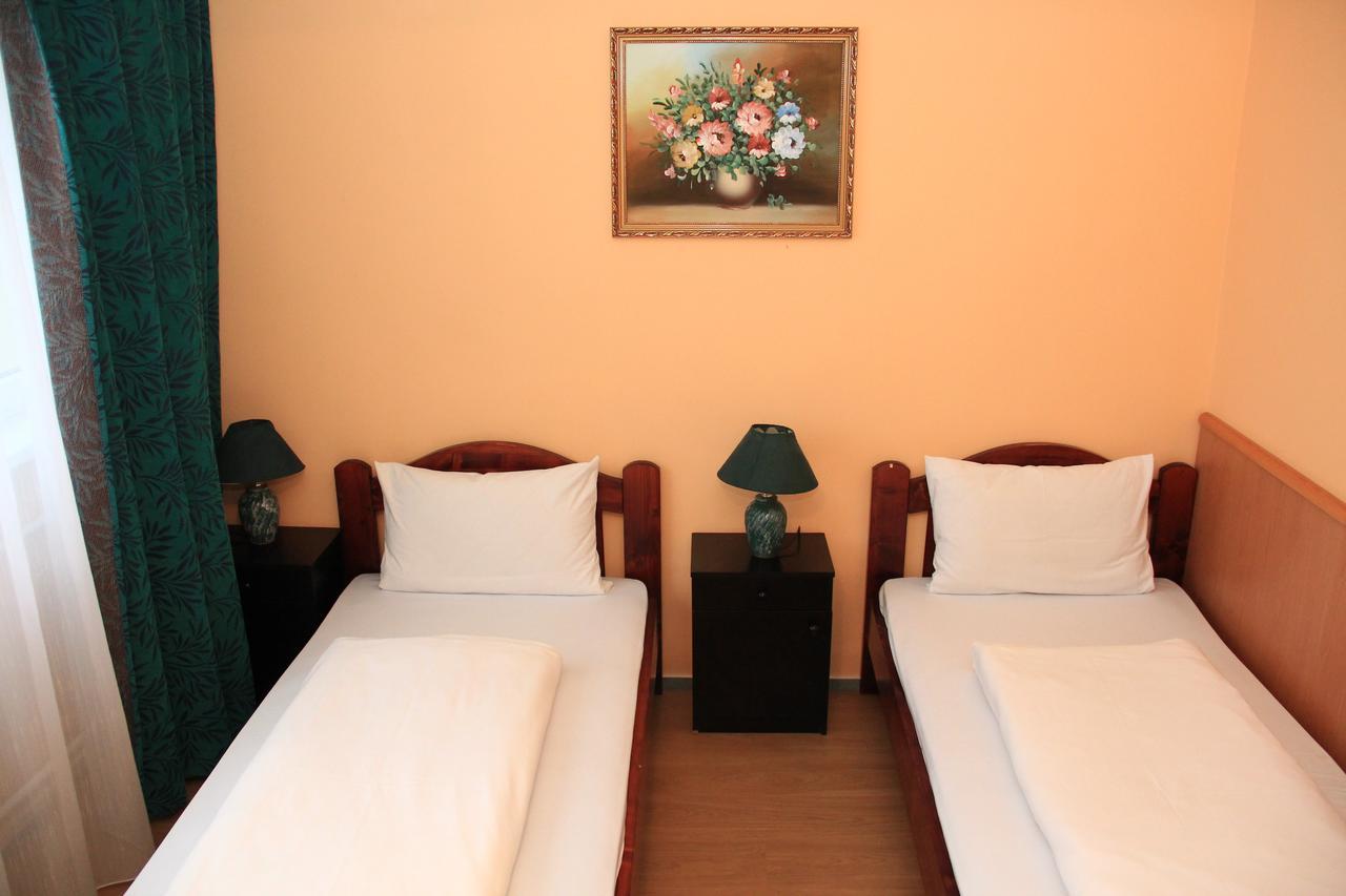 Hotel Ozd Ngoại thất bức ảnh