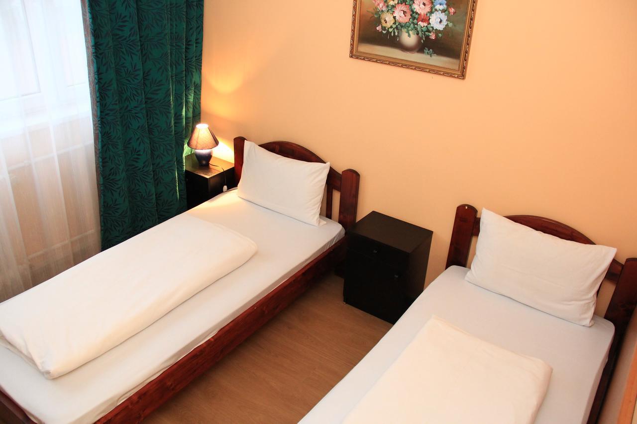 Hotel Ozd Ngoại thất bức ảnh