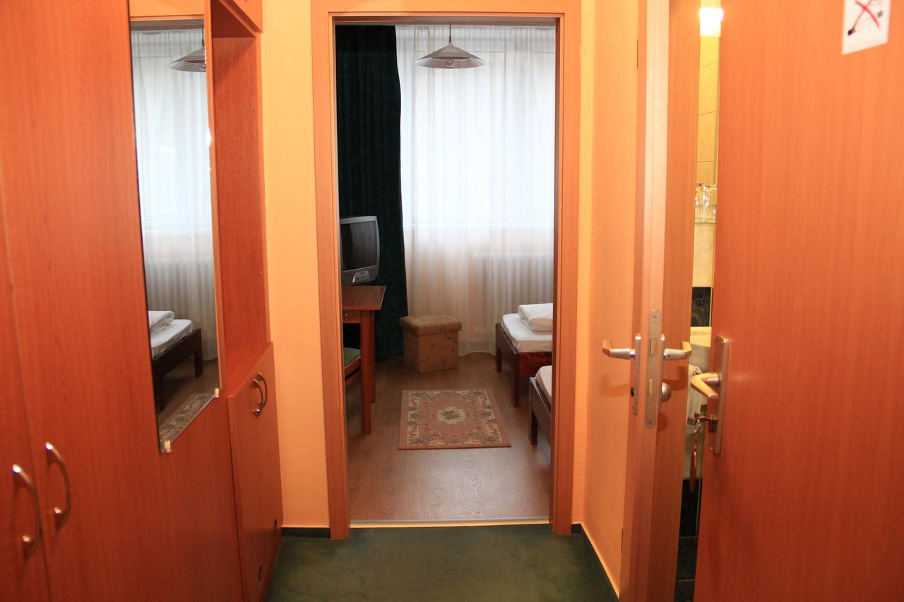 Hotel Ozd Ngoại thất bức ảnh
